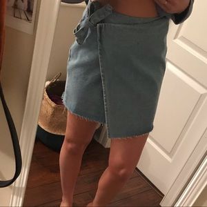 NEVER WORN tie skirt